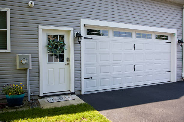 24/7 Emergency Garage Door Panel Replacement experts in Edcouch, TX